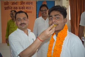 सी0बी0एस0ई0 बोर्ड परीक्षा में सरस्वती विद्या मन्दिर रामबाग ने परचम लहराया।

 10वीं बोर्ड परीक्षा में आदित्य कसौधन ने 97 प्रतिशत अंकों के साथ विद्यालय टॉप किया।

 12वीं बोर्ड परीक्षा में सिमरन सिंह 96.20 प्रतिशत अंकों के साथ बनी टॉपर, पुष्कर त्रिपाठी 94.80 प्रतिशत अंक के साथ दूसरे स्थान पर